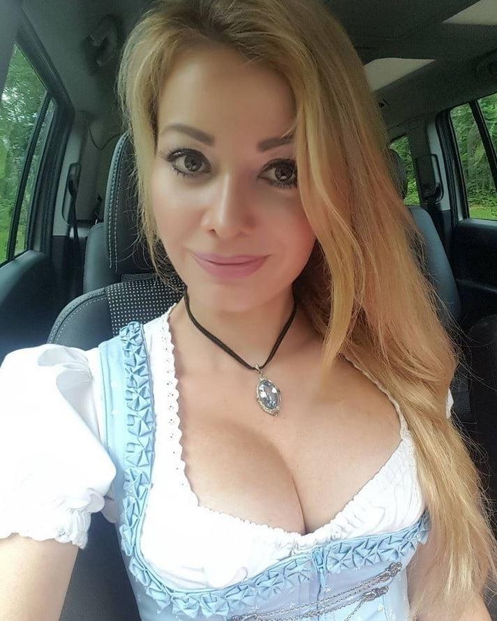 25P Sexy Dirndl Girls 381