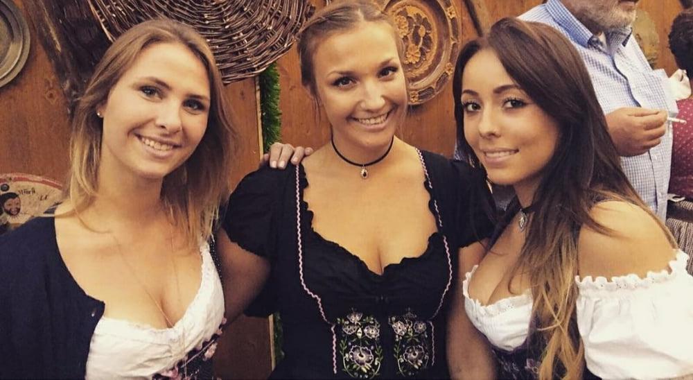 25P Sexy Dirndl Girls 381