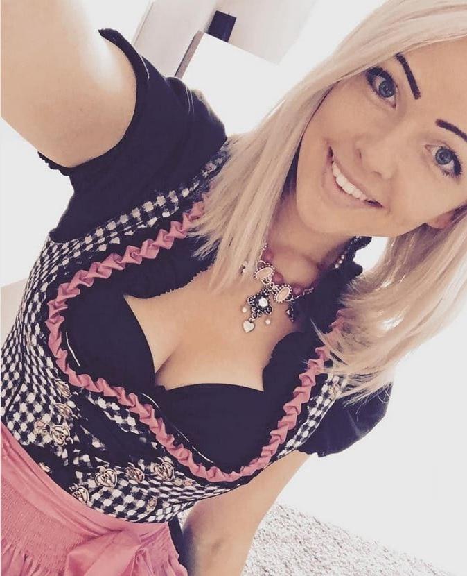 25P Sexy Dirndl Girls 381