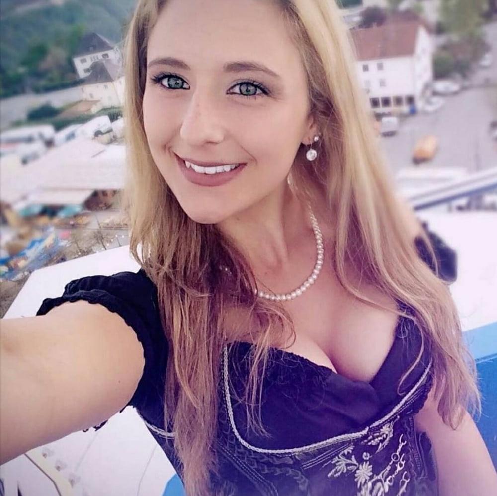 25P Sexy Dirndl Girls 378