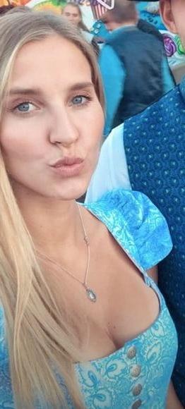 19P Sexy Dirndl Girls 379