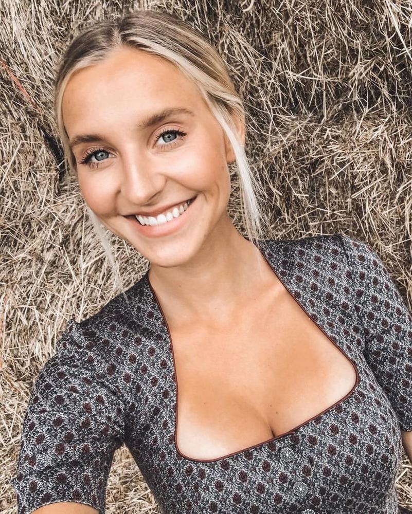19P Sexy Dirndl Girls 379