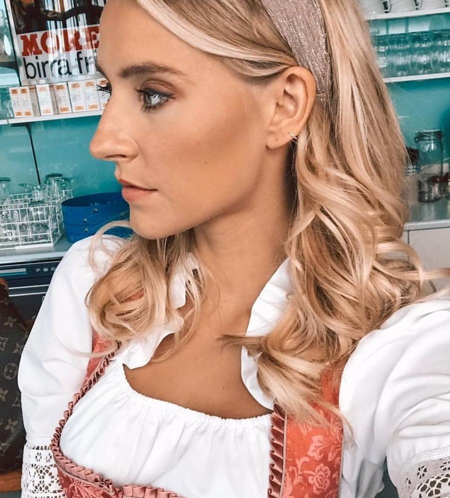 19P Sexy Dirndl Girls 379