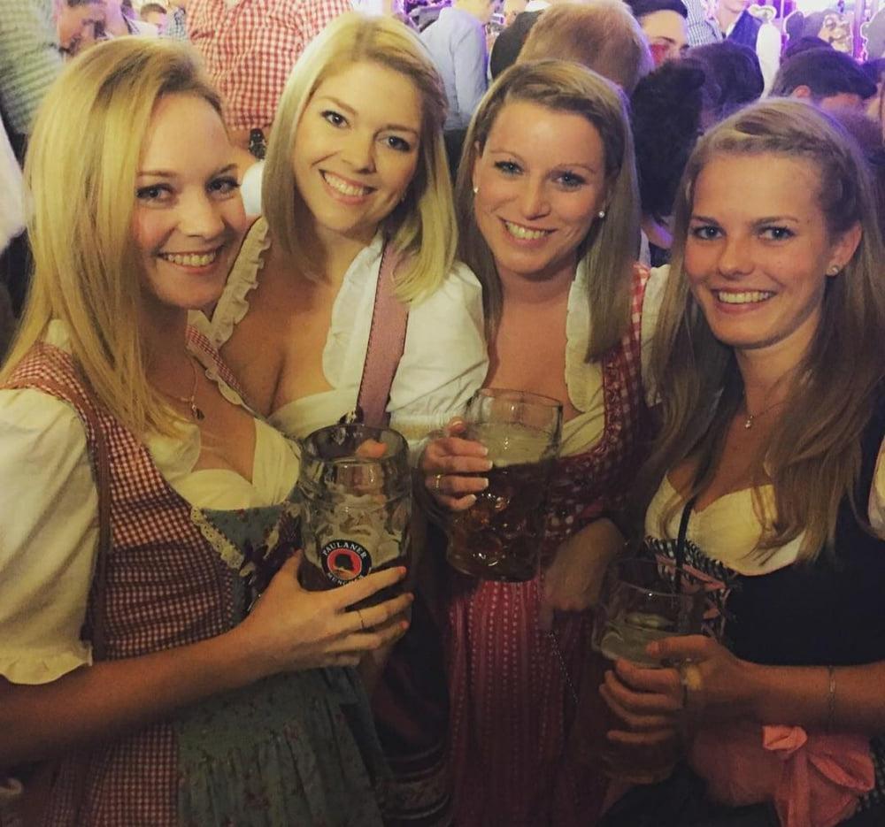 11P Sexy Dirndl Girls 377