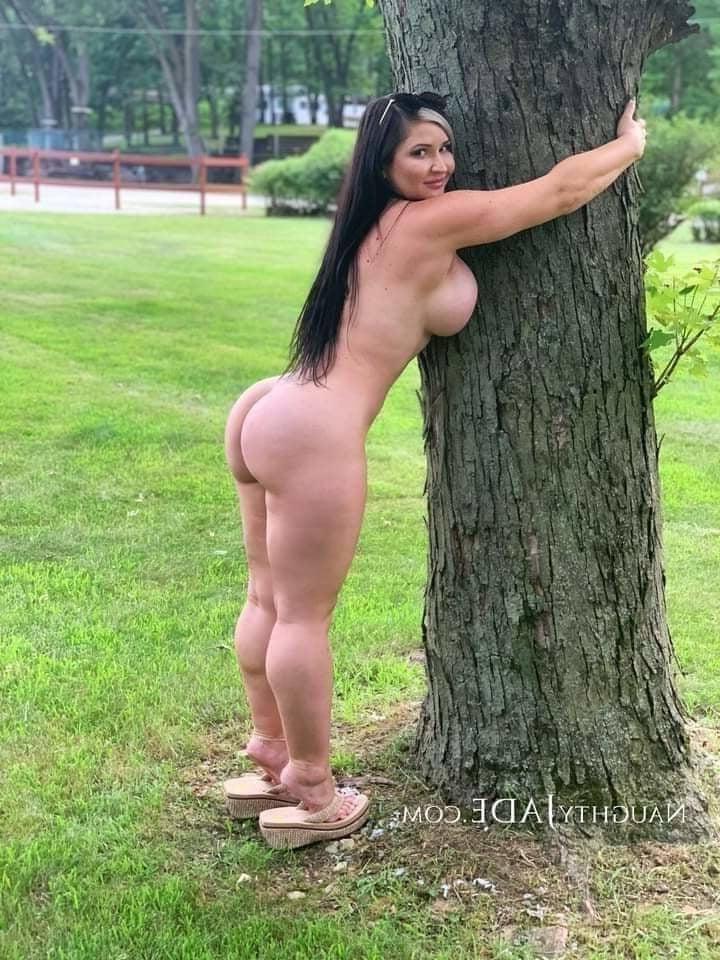25P Good Lawd She's Thick 01