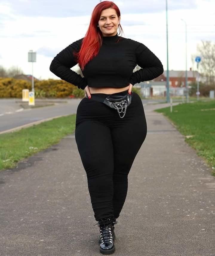 25P Good Lawd She's Thick 01