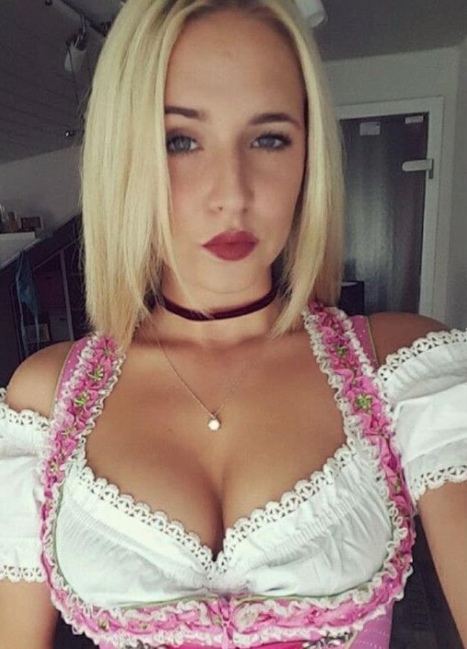 20P Sexy Dirndl Girls 372