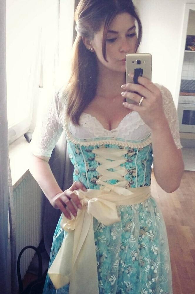 20P Sexy Dirndl Girls 372