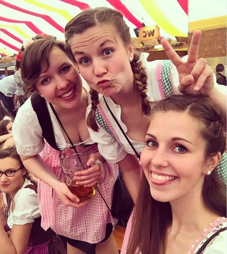 20P Sexy Dirndl Girls 372