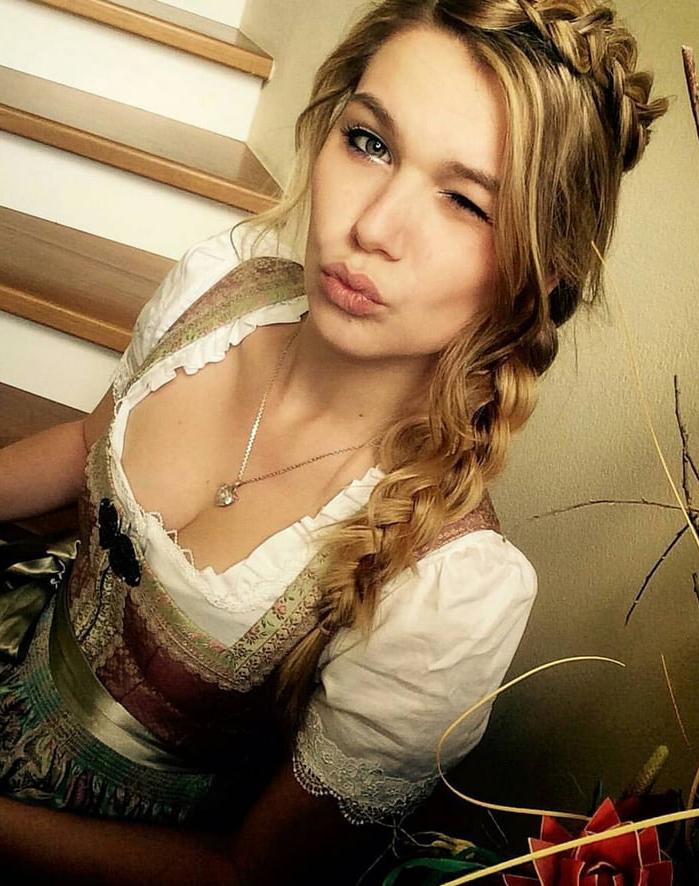 20P Sexy Dirndl Girls 372