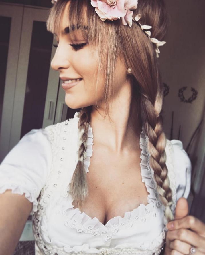 20P Sexy Dirndl Girls 372