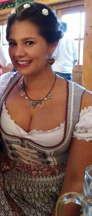 20P Sexy Dirndl Girls 372