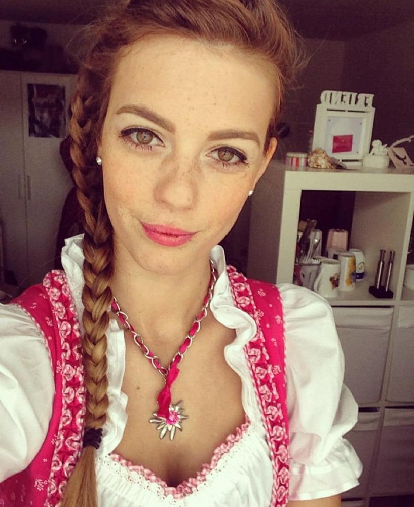 20P Sexy Dirndl Girls 372