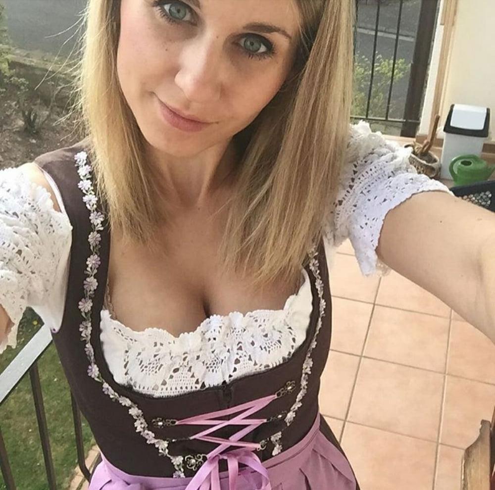 20P Sexy Dirndl Girls 372