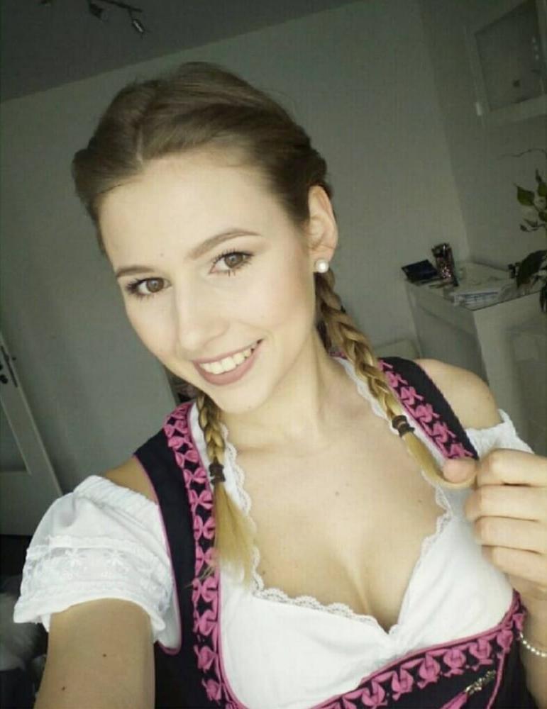 20P Sexy Dirndl Girls 372