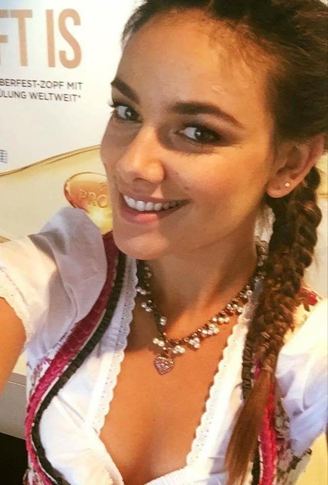 20P Sexy Dirndl Girls 372