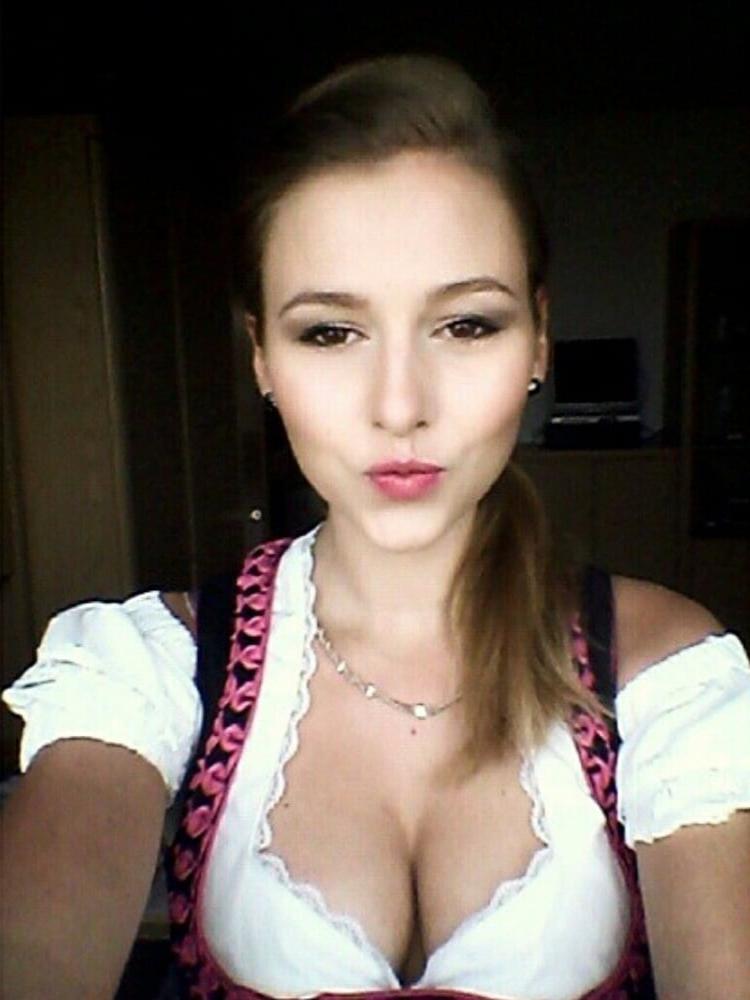 13P Sexy Dirndl Girls 376