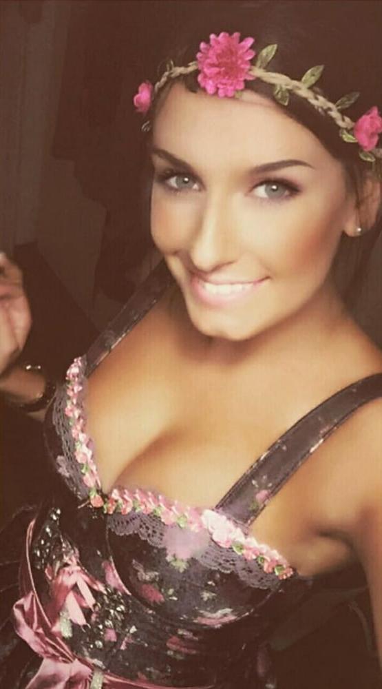 13P Sexy Dirndl Girls 376