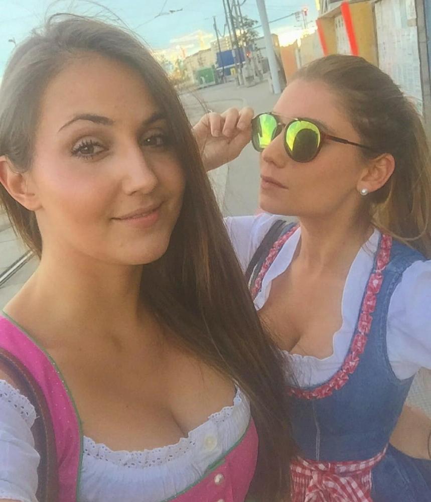 13P Sexy Dirndl Girls 376