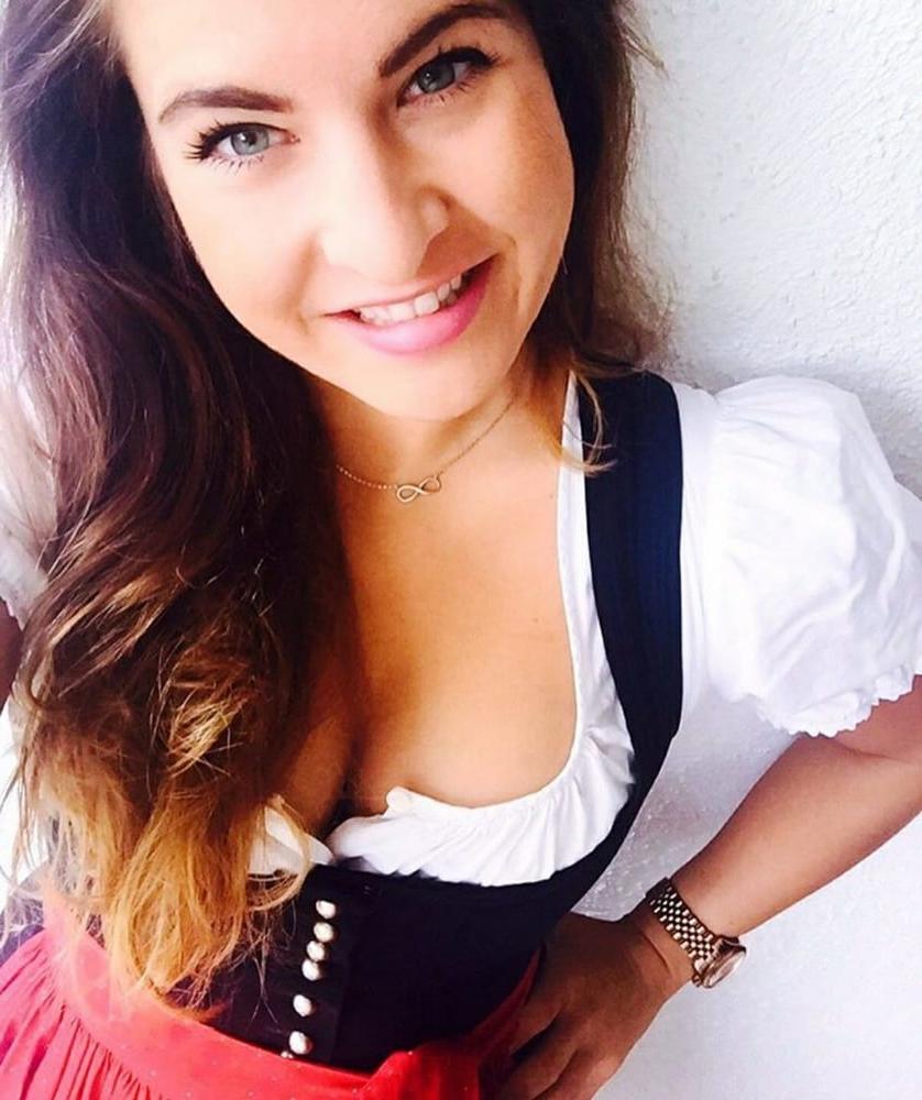 13P Sexy Dirndl Girls 376