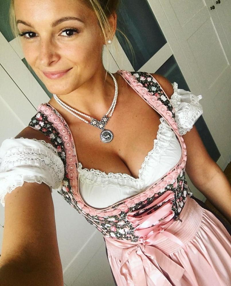 25P Sexy Dirndl Girls 374