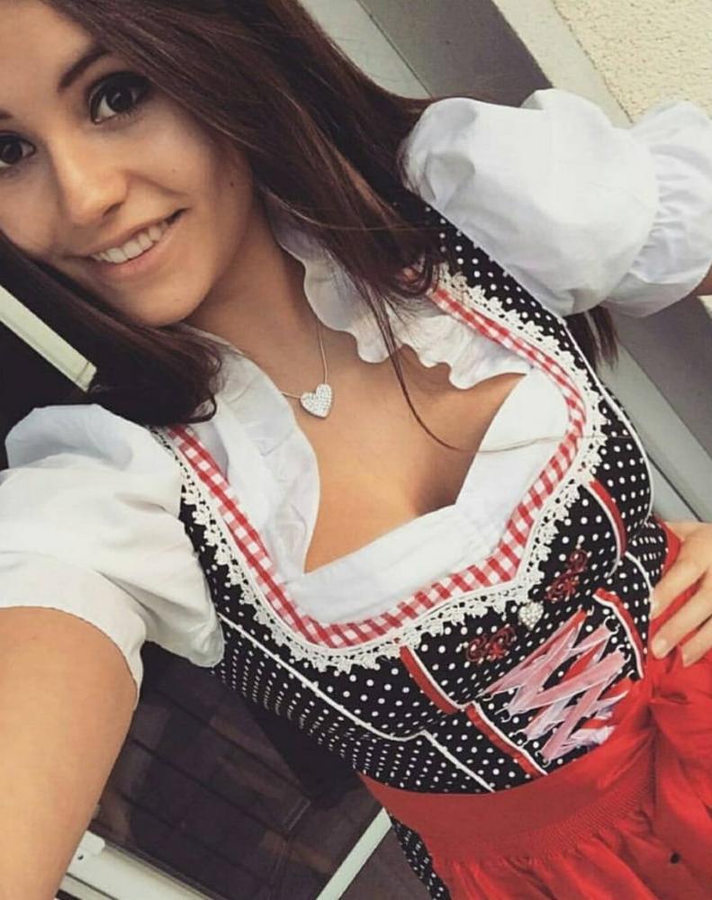 25P Sexy Dirndl Girls 374