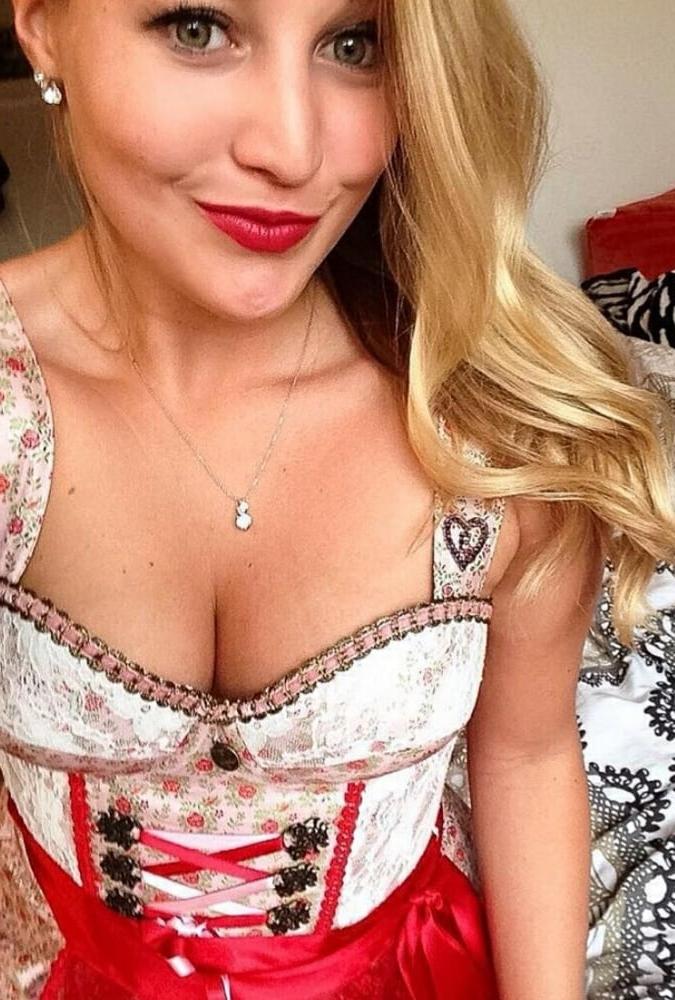 25P Sexy Dirndl Girls 374