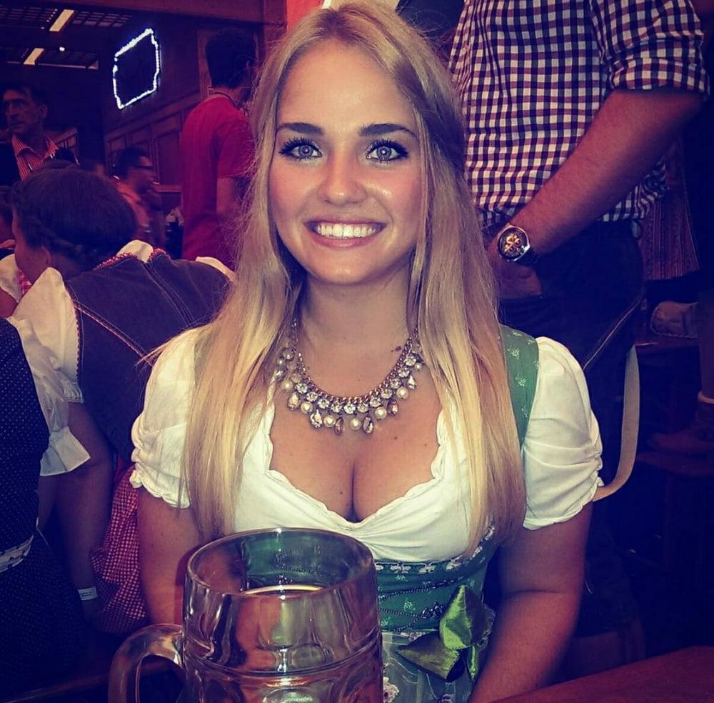 25P Sexy Dirndl Girls 374