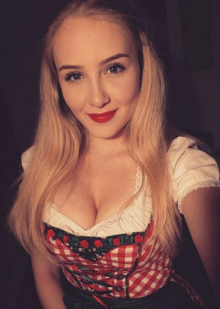 25P Sexy Dirndl Girls 374