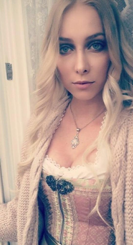 25P Sexy Dirndl Girls 374