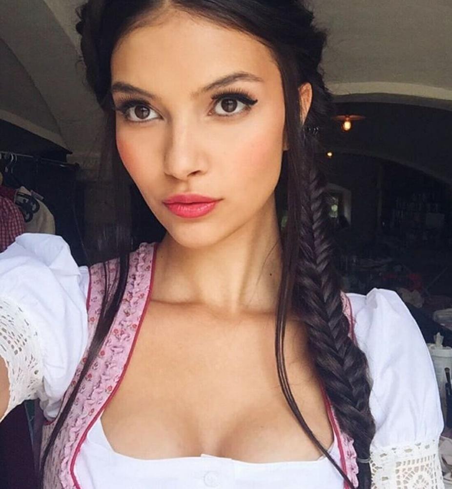 25P Sexy Dirndl Girls 374