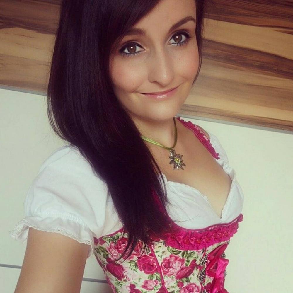 25P Sexy Dirndl Girls 374