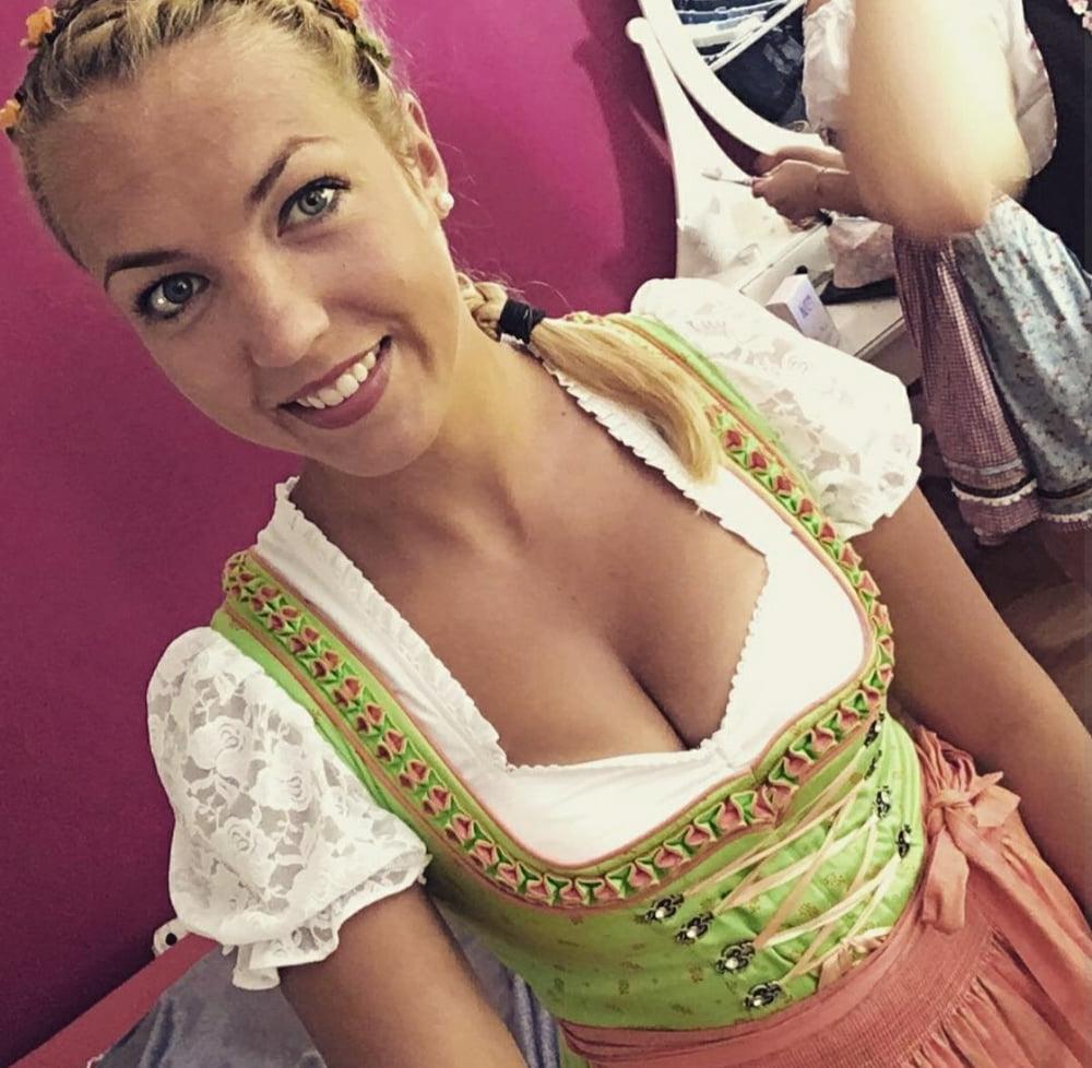 25P Sexy Dirndl Girls 374