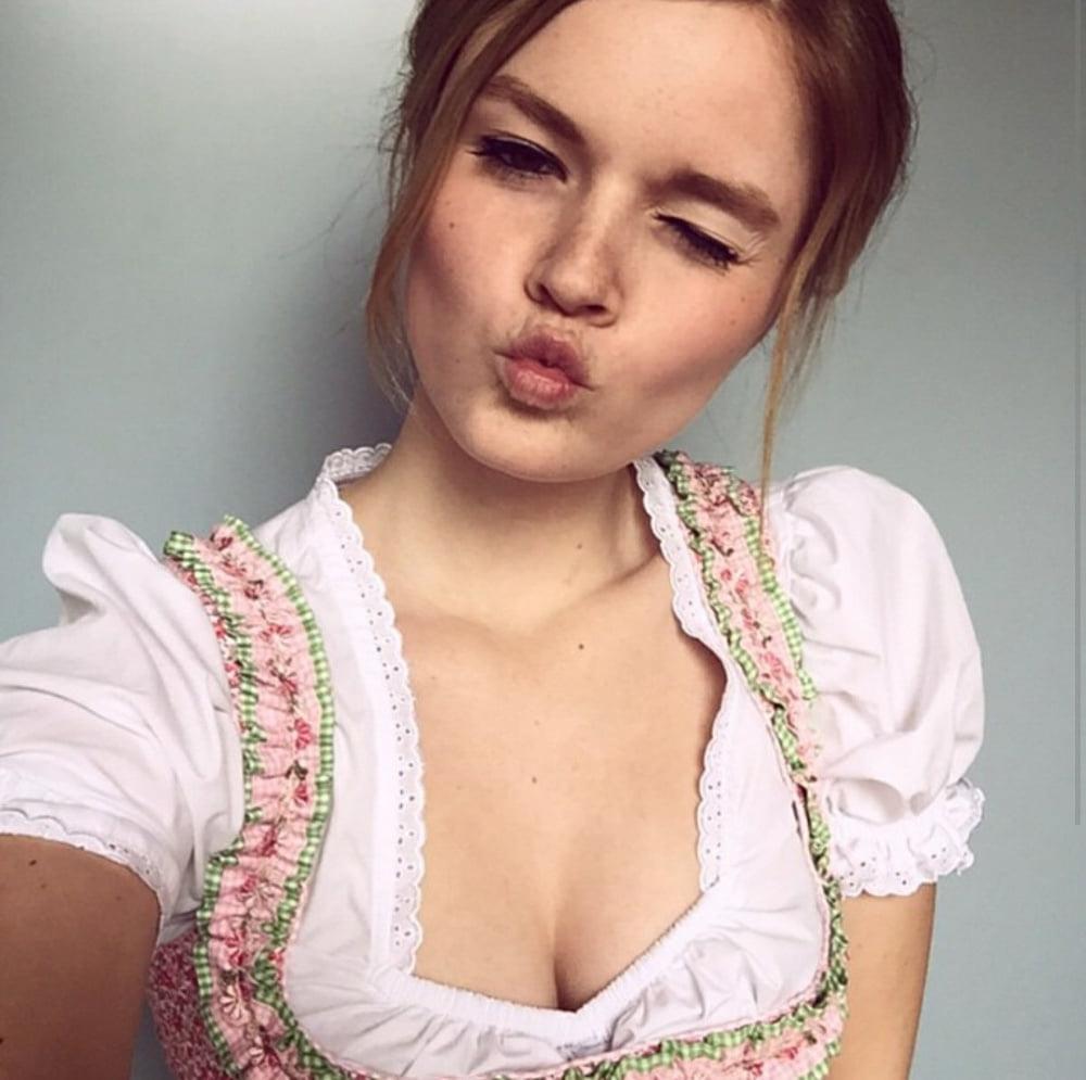25P Sexy Dirndl Girls 375