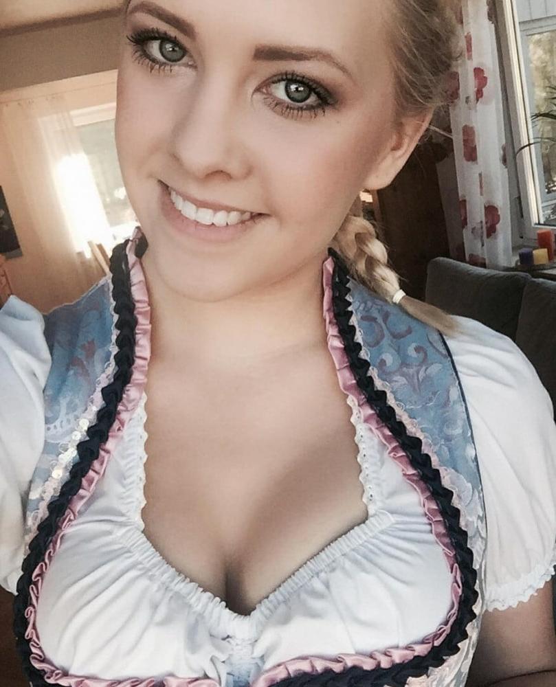 25P Sexy Dirndl Girls 373