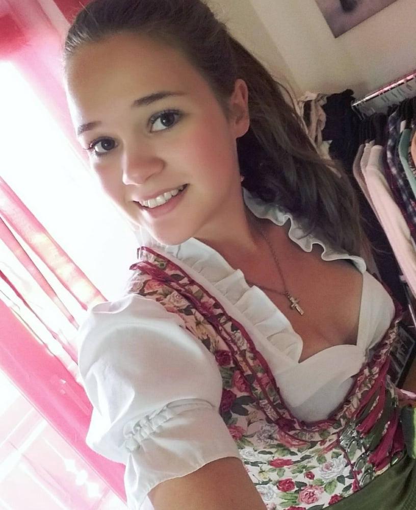 25P Sexy Dirndl Girls 373