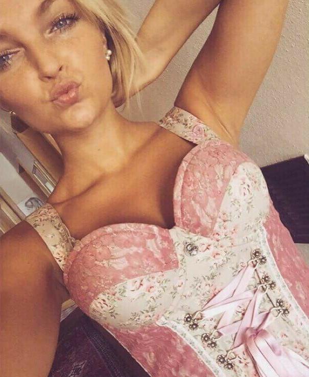 25P Sexy Dirndl Girls 373
