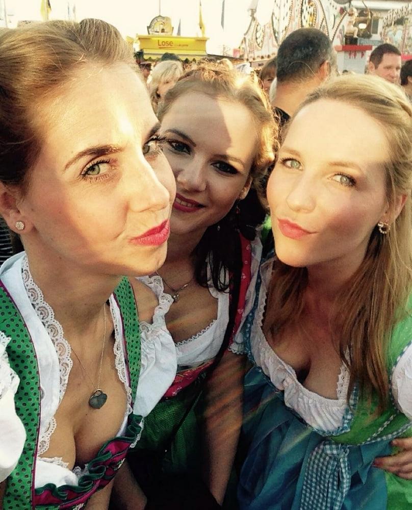 25P Sexy Dirndl Girls 373