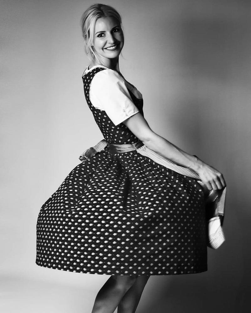 25P Sexy Dirndl Girls 371
