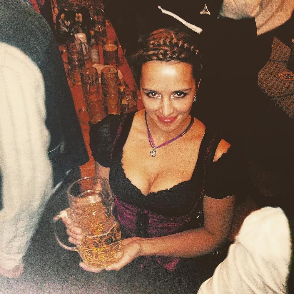 25P Sexy Dirndl Girls 371