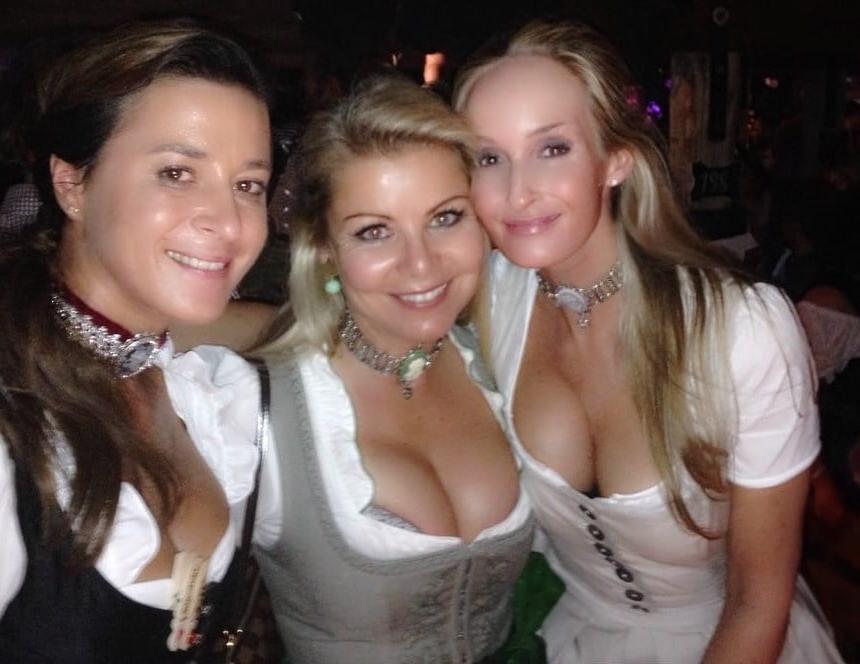 25P Sexy Dirndl Girls 371