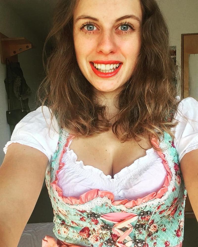 25P Sexy Dirndl Girls 371