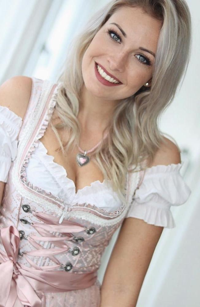 25P Sexy Dirndl Girls 371