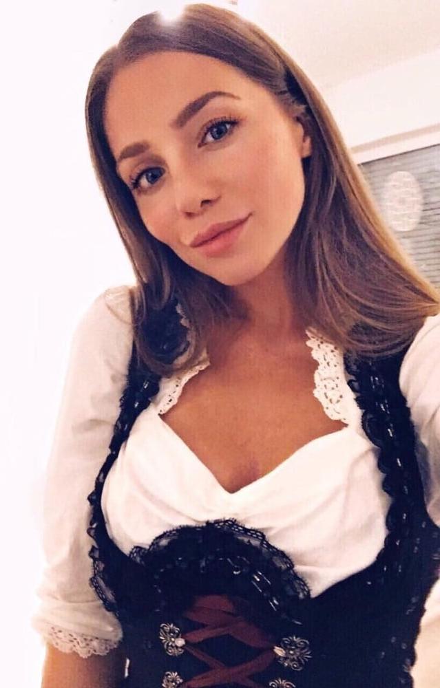 25P Sexy Dirndl Girls 371