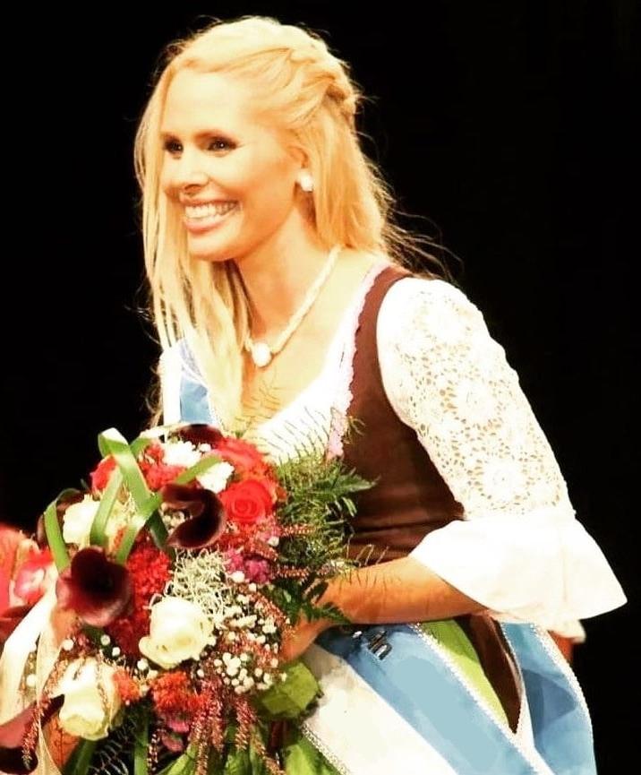 25P Sexy Dirndl Girls 371