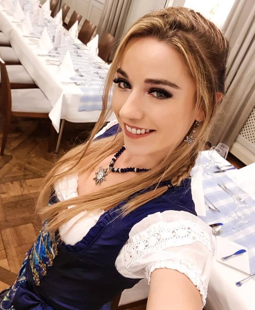 25P Sexy Dirndl Girls 371