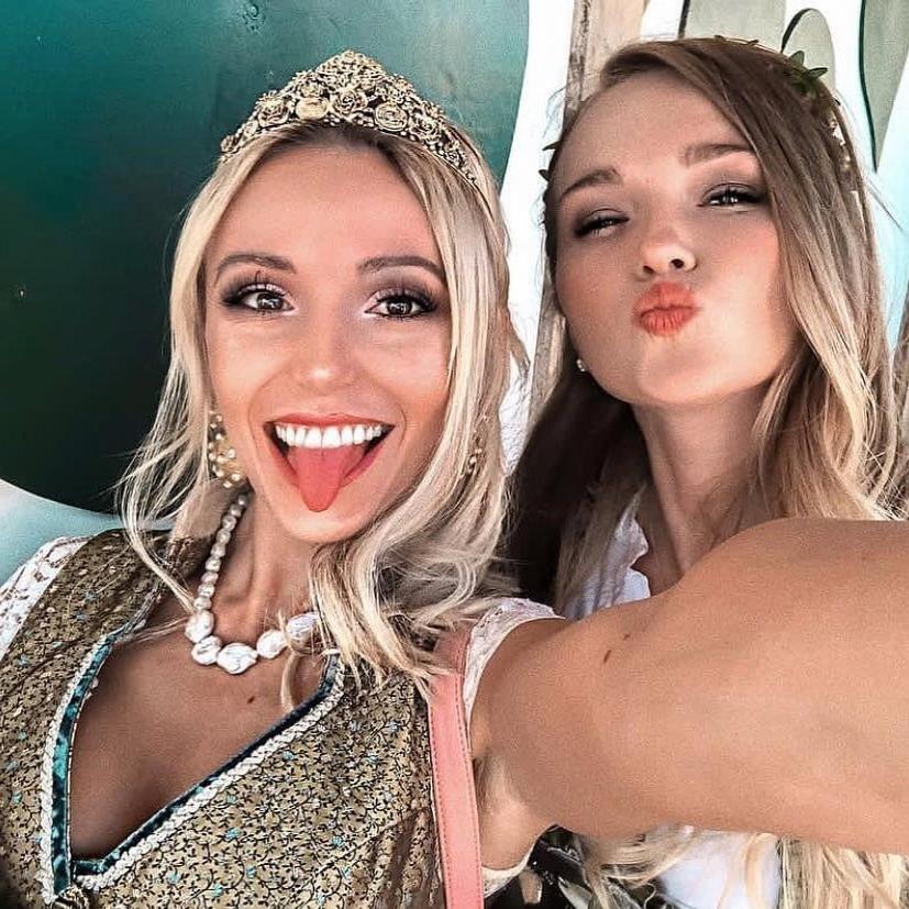 25P Sexy Dirndl Girls 371