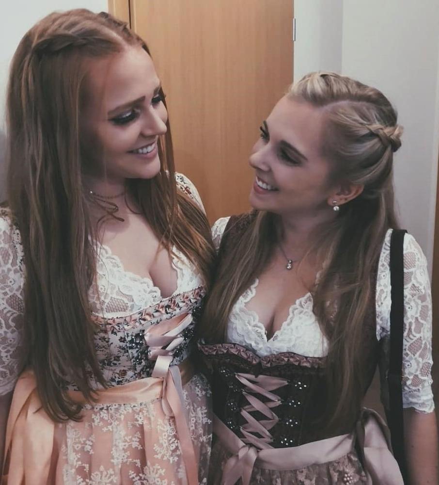 25P Sexy Dirndl Girls 371