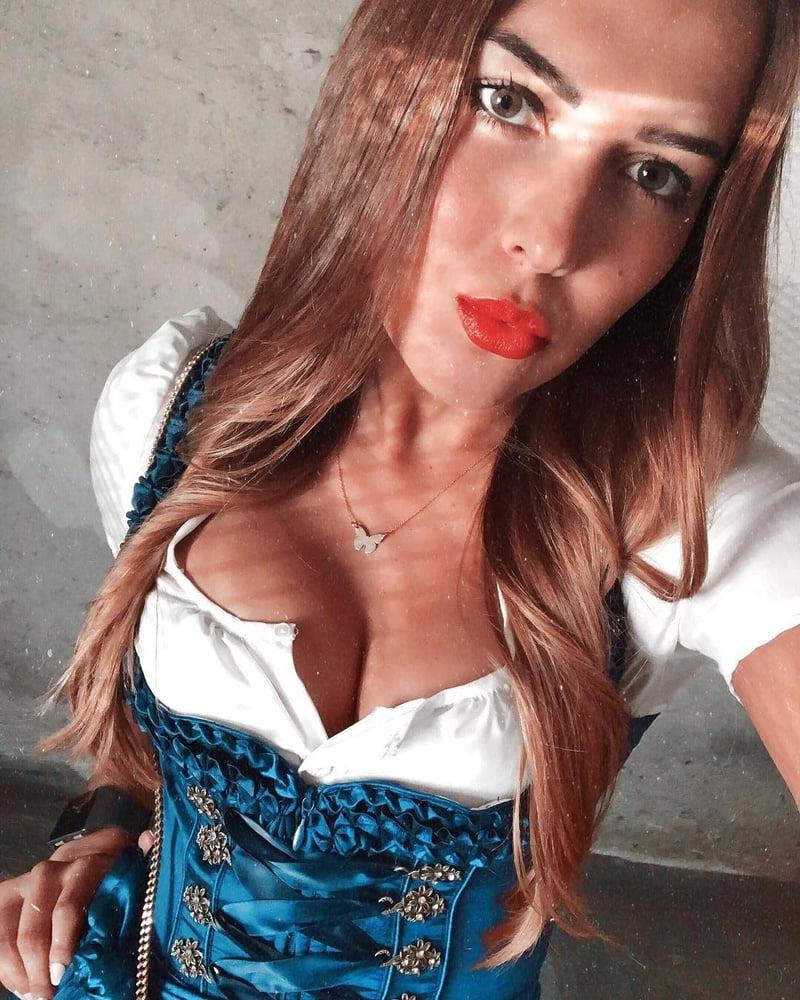 25P Sexy Dirndl Girls 371