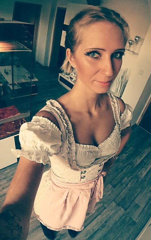 25P Sexy Dirndl Girls 371
